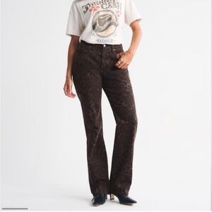 Abercrombie & Fitch Curve Love High Rise 90’s Relaxed Leopard Print Jeans